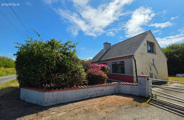 Lisheencrona, Kilkee, Co. Clare - Click to view photos