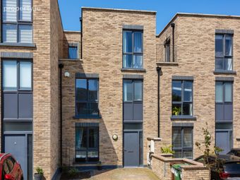 7 Hallwell Park, Adamstown, Lucan, Co. Dublin, Adamstown, Co. Dublin
