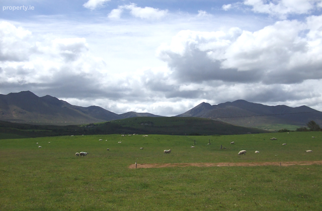 Cappaganeen, Beaufort, Co. Kerry - Click to view photos