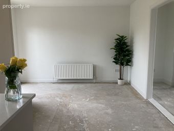 4 Castle Court, Thurles, Thurles, Co. Tipperary - Image 5