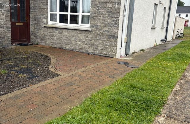 23 Cois Croinn, Saltown, Dundalk, Co. Louth - Click to view photos