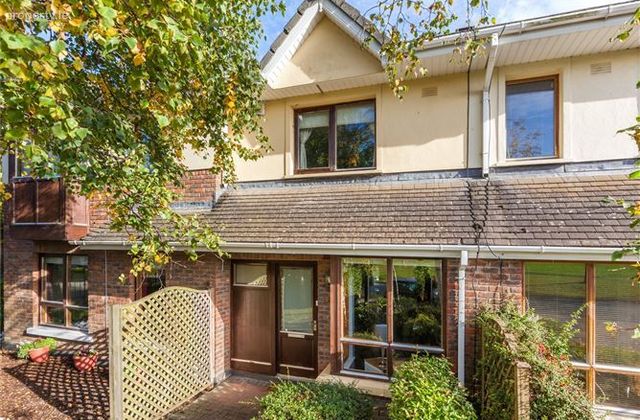 Ridgewood Square, Swords, Co. Dublin - Click to view photos