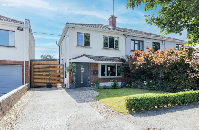 81 Mount Eagle Drive, Leopardstown, Dublin 18 - Click to view photos