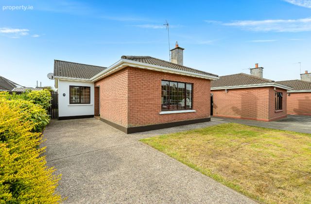 4 Manor Hill, Ballincollig, Co. Cork - Click to view photos