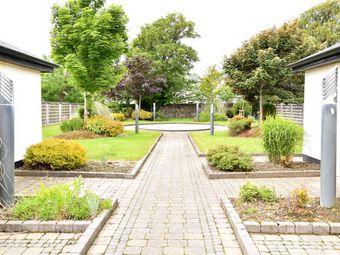 8 Threadneedle Court, Threadneedle Road, Salthill, Galway, Salthill, Co. Galway - Image 2