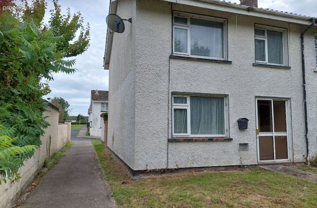 20 Tola Park, Shannon, Shannon, Co. Clare - Click to view photos