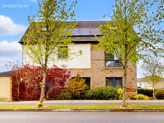 3 Elder Heath Avenue (2 Large Attic Rooms Plus Studio), Kiltipper, Dublin 24
