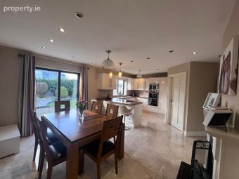 7 Blackfort Avenue, Castlebar, Castlebar, Co. Mayo - Image 2