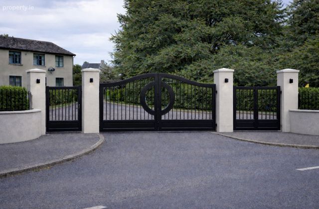 Dunlo Court, Ballinasloe, Co. Galway - Click to view photos