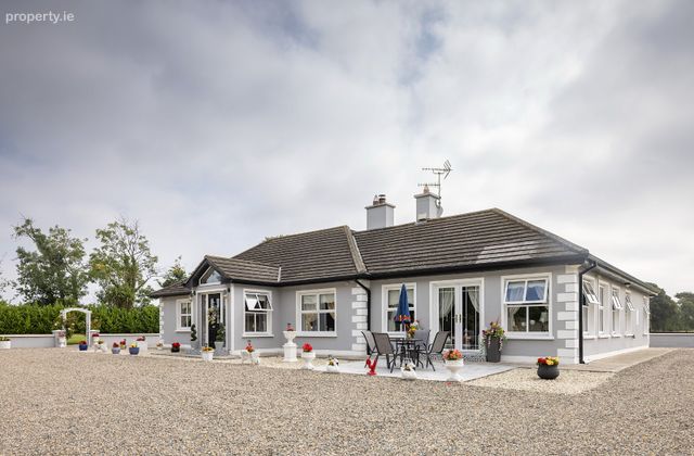 Maine, Castlebellingham, Co. Louth, Castlebellingham, Co. Louth - Click to view photos
