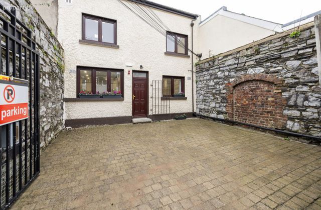 16 Stephen's Lane, Dublin 2 - Click to view photos
