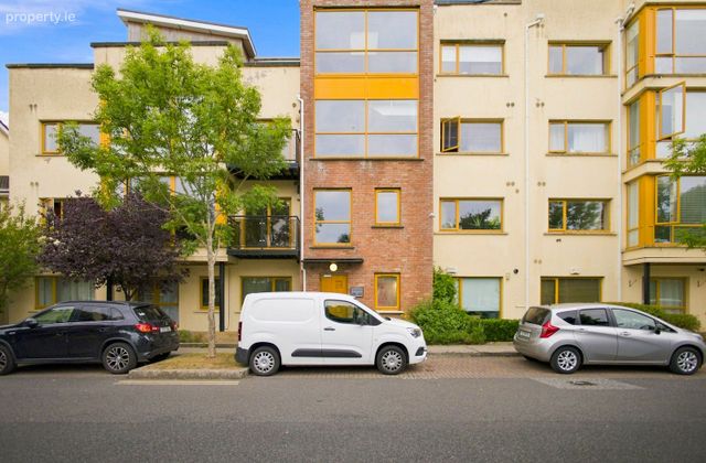 53 Hampton Wood Avenue, Finglas, Dublin 11 - Click to view photos