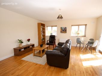 91 Esker Manor, Lucan, Co Dublin, Lucan, Co. Dublin - Image 3
