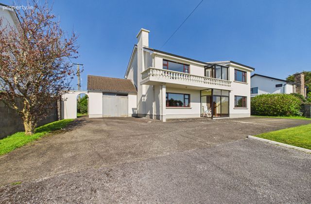 Cloosmore, Dingle, Dingle, Co. Kerry - Click to view photos
