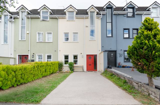38 Riverside Rise, Rushbrooke Links, Cobh, Co. Cork - Click to view photos
