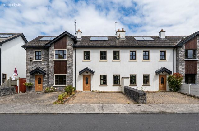 16 Cnoc Na S&iacute;, Saint Bridget's Road, Portumna, Portumna, Co. Galway - Click to view photos