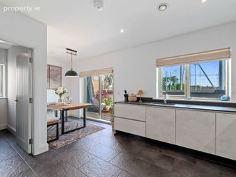 41 Aylesbury, Ballintemple, Co. Cork - Image 5