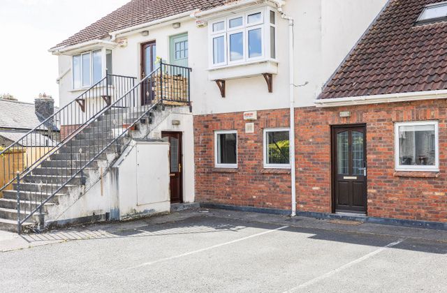 Apartment 2, The Court, Clonturk Avenue, Drumcondra, Dublin 9 - Click to view photos