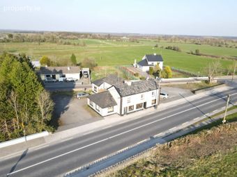 Chariot Lounge, Corskeagh, Frenchpark, Frenchpark, Co. Roscommon - Image 3