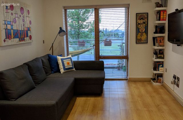 9 Oak House, Carrickmines Green, Glenamuck Road, Carrickmines, Dublin 18 - Click to view photos