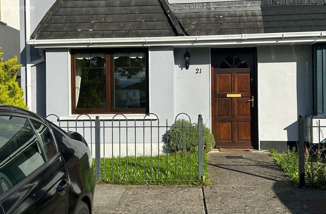 21 Straffan Lawn, Straffan Wood, Maynooth, Co. Kildare - Click to view photos