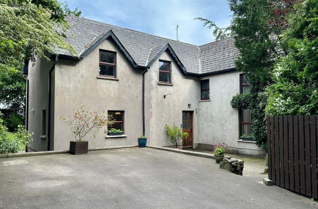 Lyrenamon, Carrignavar, Co. Cork - Click to view photos