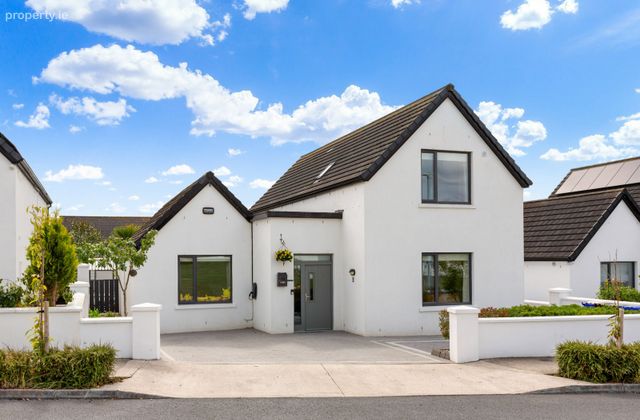 5 Caragh Heights, Carragh, Co. Kildare - Click to view photos