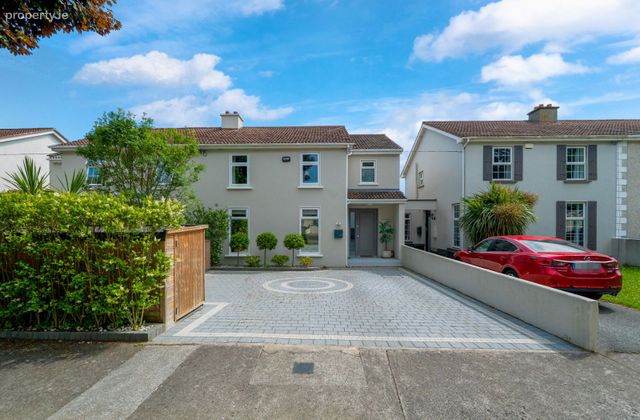 Waterside Crescent, Sainthelens, Portmarnock, Co. Dublin - Click to view photos