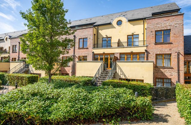 9 Woodbrook Court, Castleknock, Dublin 15, Co. Dublin, Castleknock, Dublin 15 - Click to view photos
