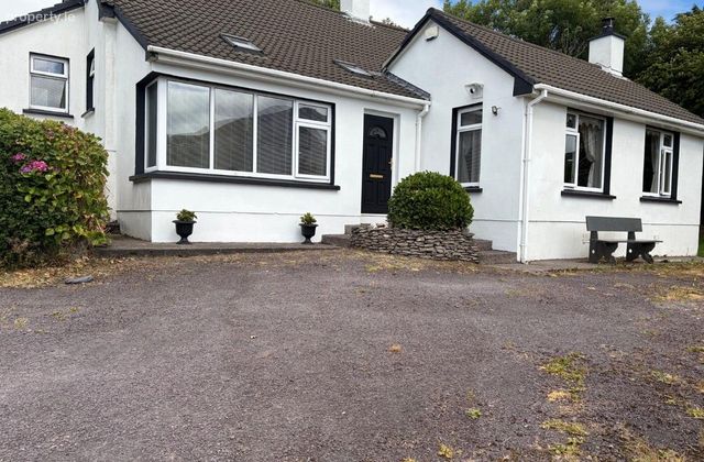 Mary's Cottage, Loher, Waterville, Derrynane, Co. Kerry - Click to view photos