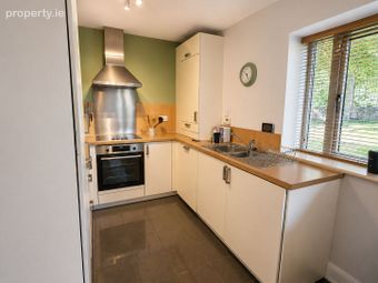 4 Grianan Fidh, Aiken's Village, Stepaside, Dublin 18 - Image 3