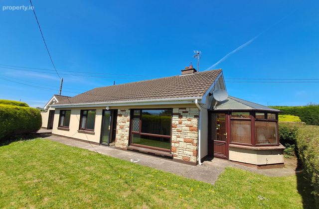 Carrignafoy Avenue, Carrignafoy, Cobh, Co. Cork - Click to view photos