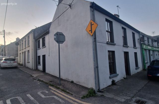 39 Glengarriff Road, Bantry, Bantry, Co. Cork - Click to view photos