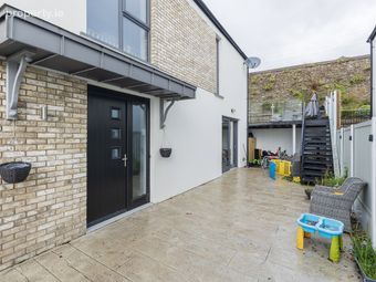 8 Dun Farraige, Carrignafoy, Cobh, Co. Cork - Image 2