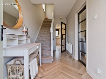 44 Broadford Crescent, Ballinteer, Dublin 16, Ballinteer, Dublin 16 - Image 2