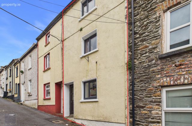 14 Chapel Lane, New Ross, Co. Wexford - Click to view photos