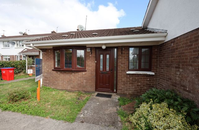 20 Castle Court, Church Road, Carrigaline, Co. Cork - Click to view photos
