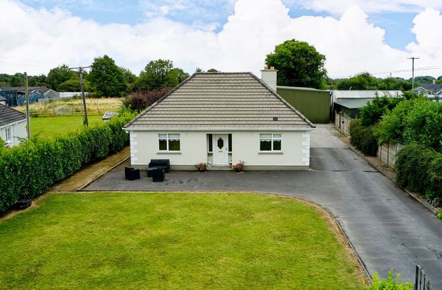 &Aacute;ras Mhuire, Ticknevin, Carbury, Carbury, Co. Kildare - Click to view photos