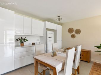 12 Temple Court, Milltown Avenue, Mount Saint Anne's, Dublin 6 - Image 5