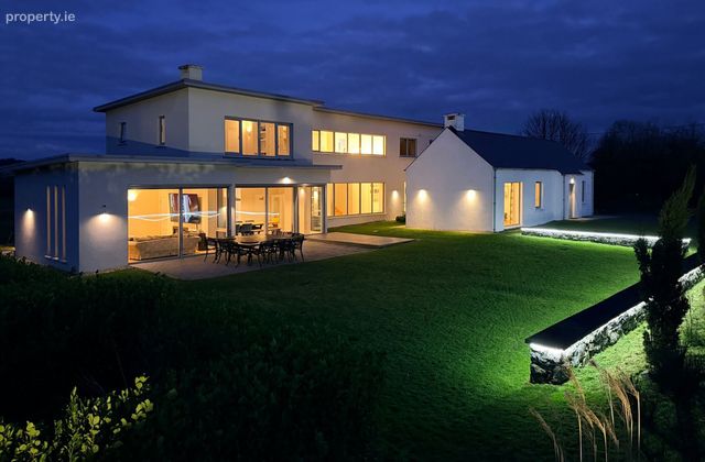 Ballymacreese Cottage, Ballyneety, Limerick, Ballyneety, Co. Limerick - Click to view photos