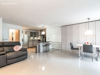Brennanstown Square, Dublin 18, Cabinteely, Dublin 18 - Image 3