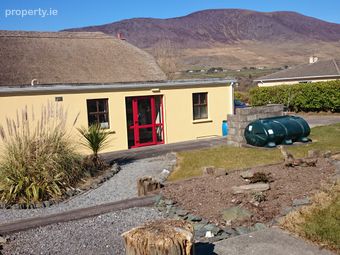 The Thatch Cottage, Strandsend, Cahersiveen, Co. Kerry - Image 4