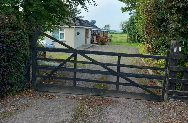 Old Ross Road, Tara, Co. Meath - Click to view photos
