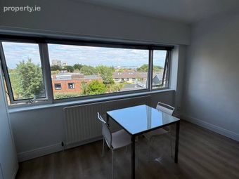 Apartment 34, Ashurst, Mount Merrion Avenue, Black, Stillorgan, Co. Dublin - Image 3