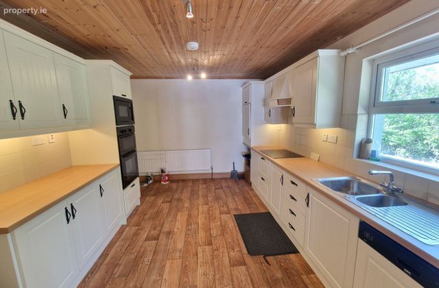 Knockaunkeel, Milltown, Dawros, Co. Galway - Click to view photos