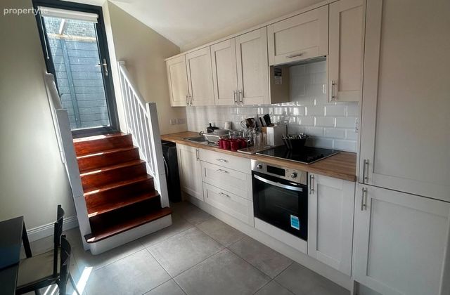 Botanic Avenue, Drumcondra, Dublin 9 - Click to view photos