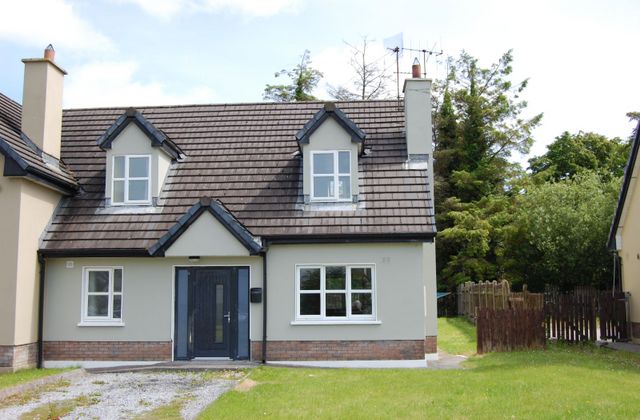 12 Woodfield Park, Newcastle West, Co. Limerick - Click to view photos