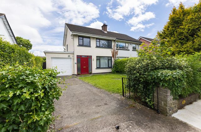 51 Castle Park, Clondalkin, Dublin 22 - Click to view photos