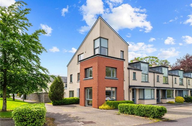 8 Bridgefield Grove, Curraheen Road, Bishopstown, Cork, Bishopstown, Co. Cork - Click to view photos