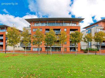 136 The Oval, Tullyvale, Cabinteely, Dublin 18, Cabinteely, Dublin 18